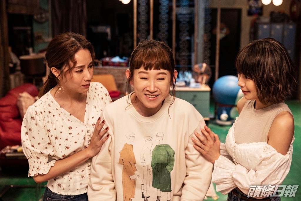 但陳湛文本身又有女朋友王菀之（中）。